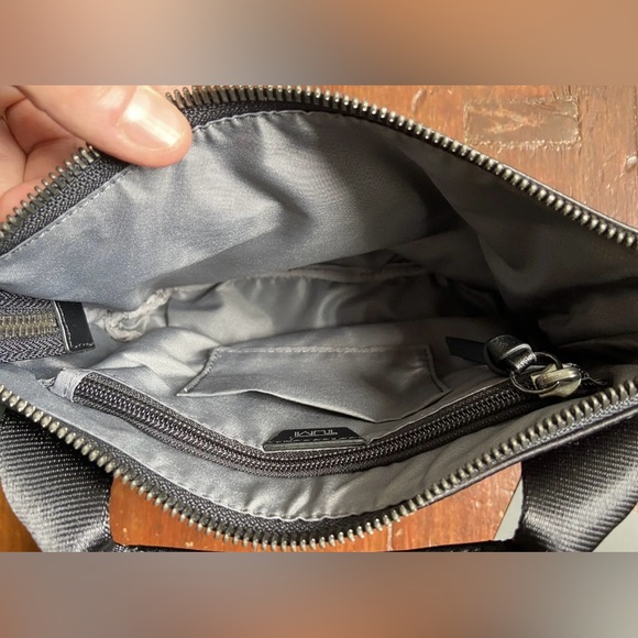 Tumi Hazel Crossbody Devoe Collection in Black with Gunmetal Hardware - Picture 5 of 11